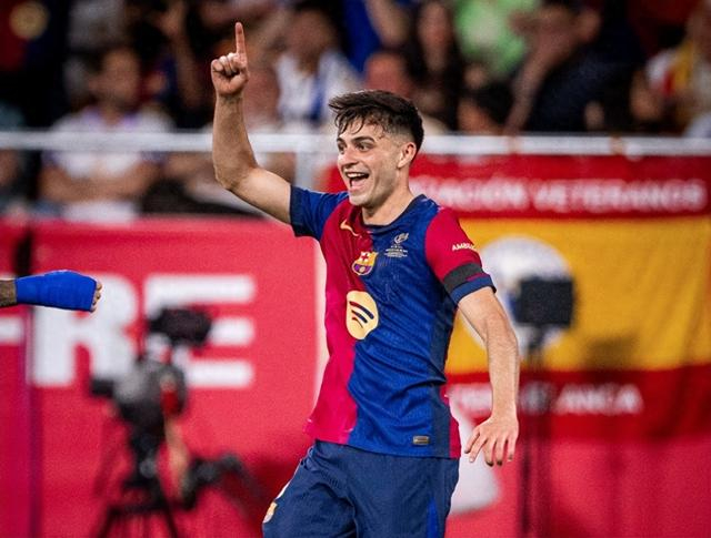 曼联青训产品梅努入选英格兰队